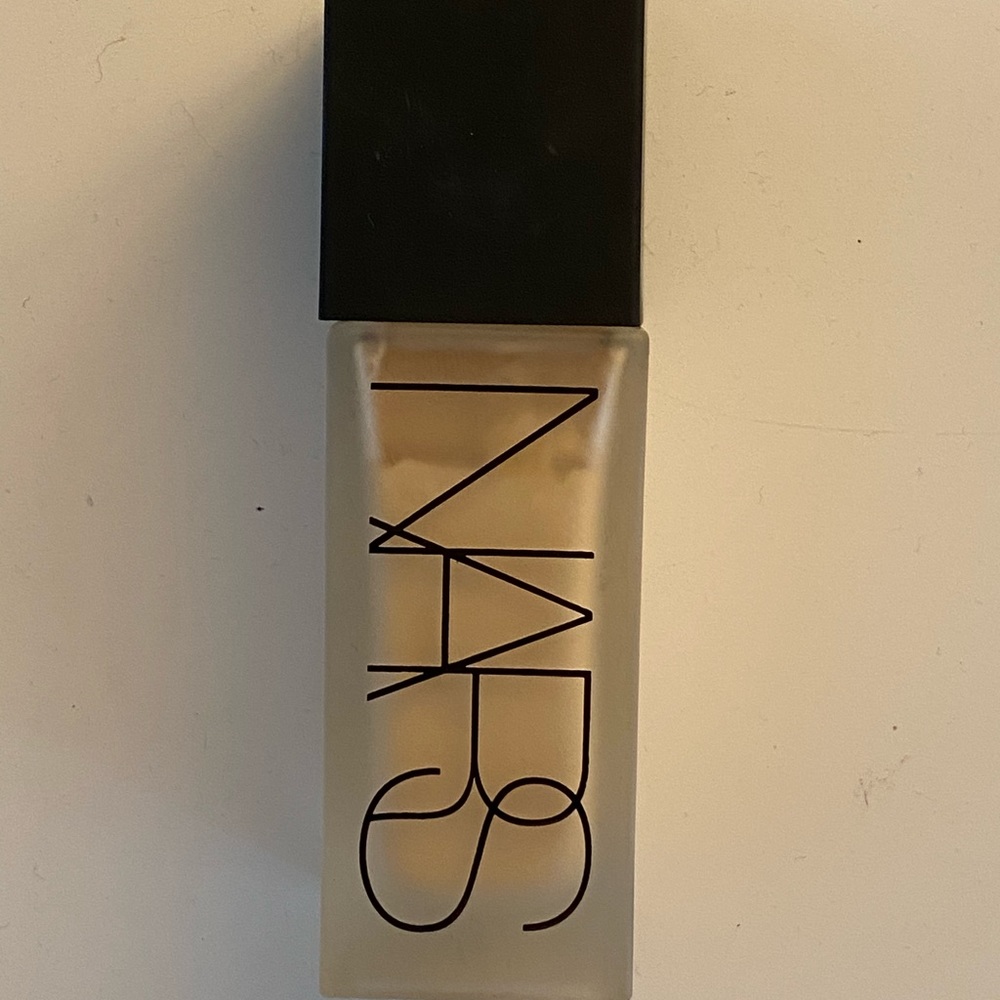 Like New. ONLY USED TO TEST THE COLOR!